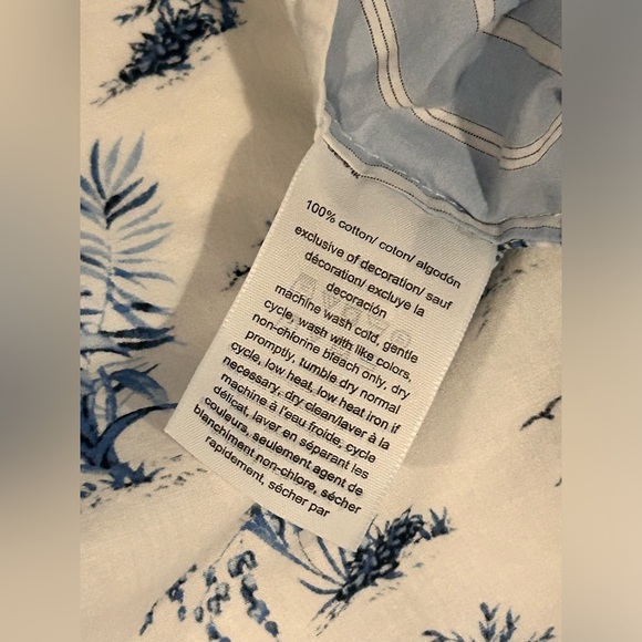 Tommy Hilfiger Blue and White Casual Button Down Shirt Size Small - Picture 6 of 6